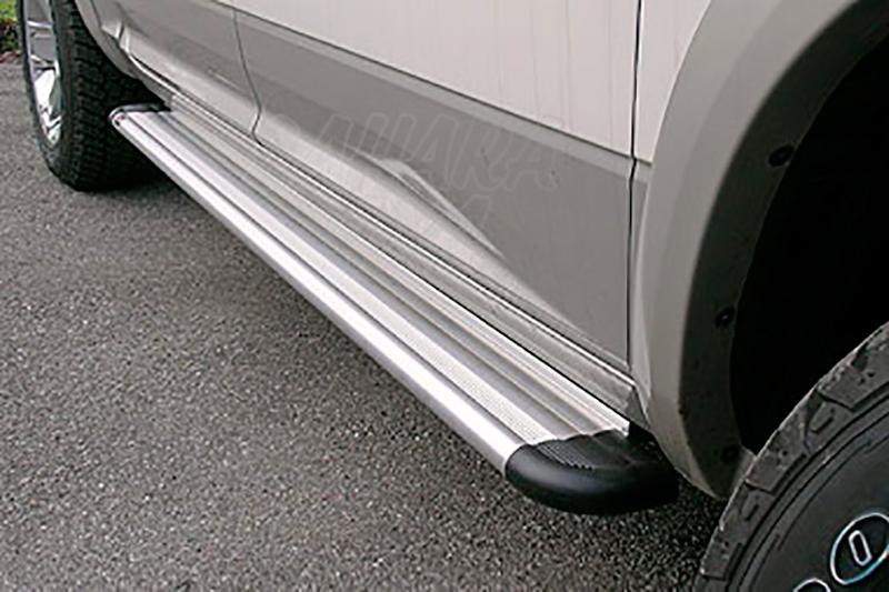 Estribos en plataforma de aluminio. Tipo S50 para Dodge RAM 2500 2010-