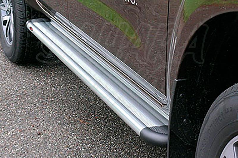 Estribos en plataforma de aluminio. Tipo S50 para Nissan Navara D23