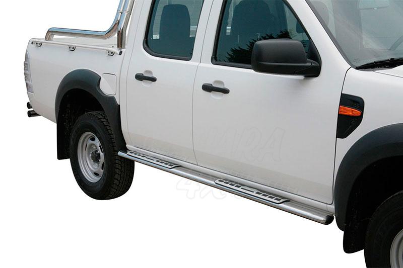 Estribos en tubo inox, seccin oval, con pisantes. Tipo DSP para Ford Ranger 2009-2012 (doble cabina - 