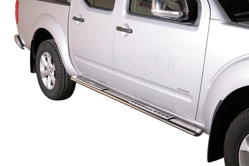 Pareja de estribos en tubo inox, seccin oval, con pisantes. Tipo DSP para Nissan Navara D40 05-10