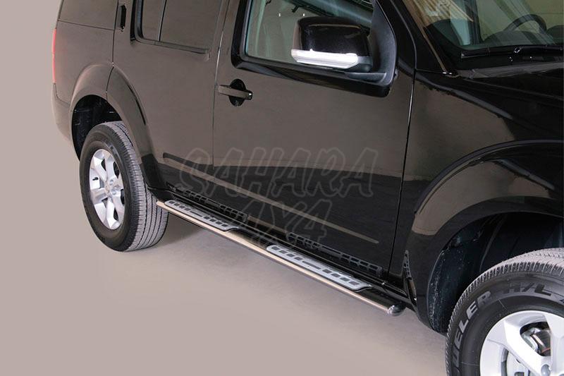 Pareja de estribos en tubo inox, seccin oval, con pisantes. Tipo DSP para Nissan Pathfinder 2010- - 