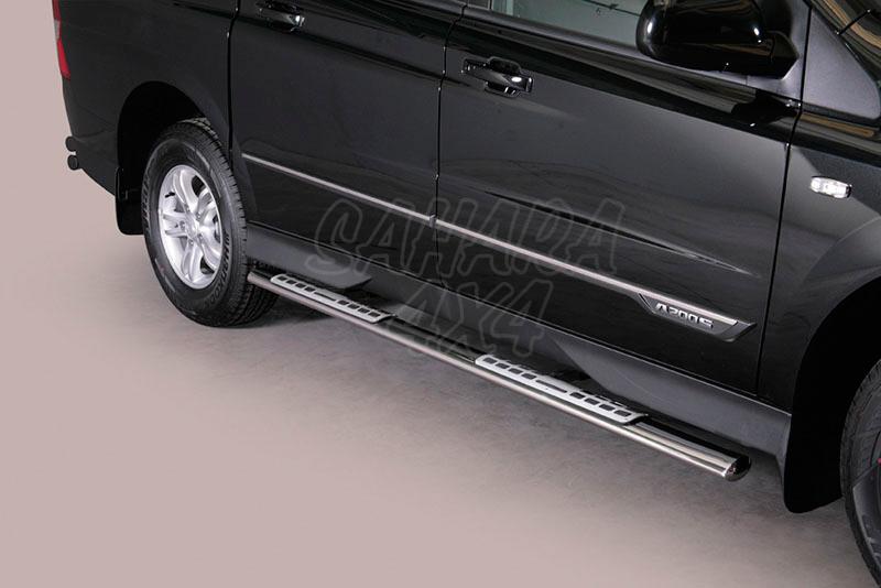 Pareja de estribos en tubo inox, seccin oval, con pisantes.Tipo DSP para SSangyong Actyon Sport 12-