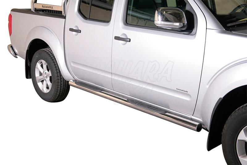 Pareja de estribos en tubo inox 76mm, con pisantes para Nissan Navara D40 2010-