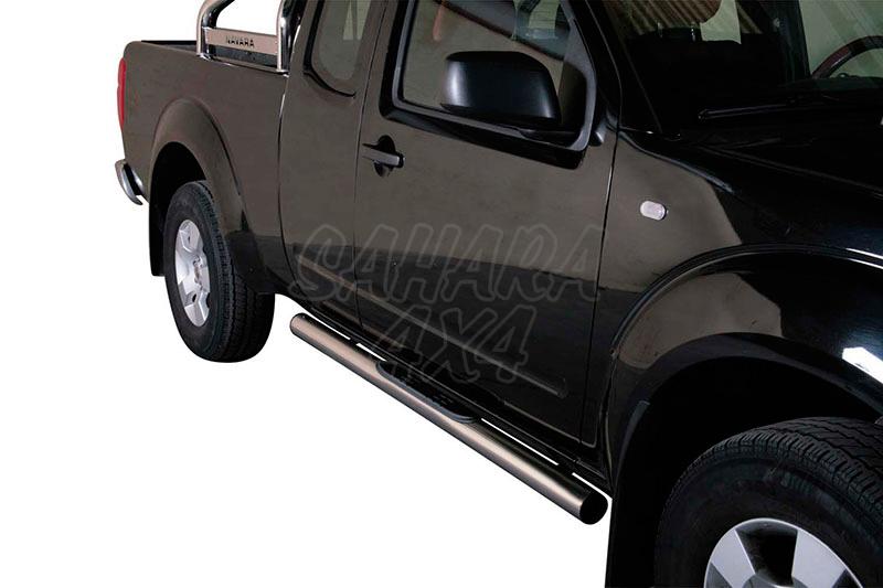 Pareja de estribos en tubo inox 76mm, con pisantes para Nissan Navara D40 2005-2015