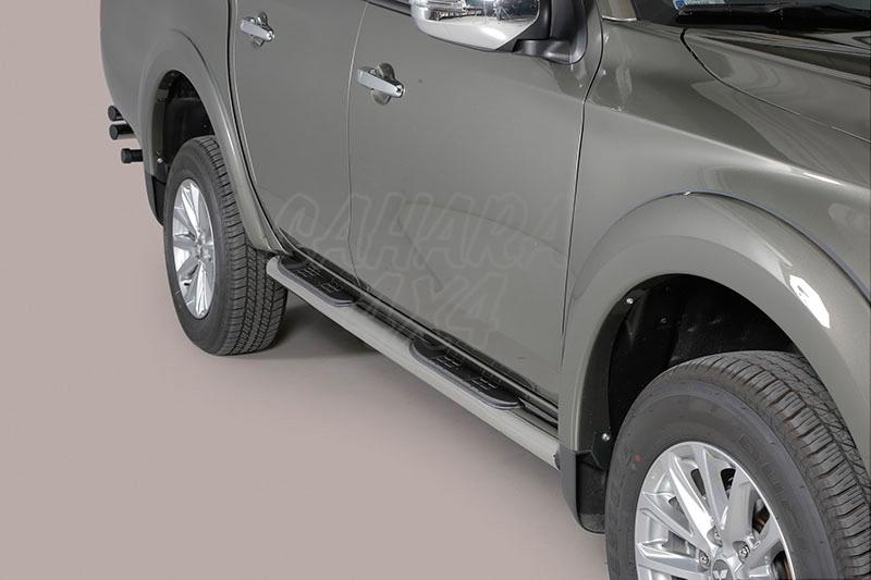 Pareja de estribos en tubo inox 76mm, con pisantes para Fiat Fullback 2016-