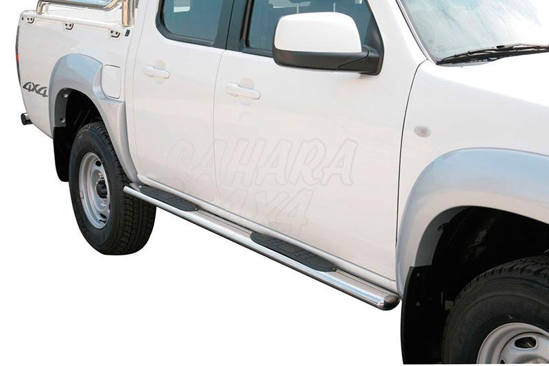 Pareja de estribos en tubo inox, seccin oval, con pisantes para Mazda BT-50 2009-2012