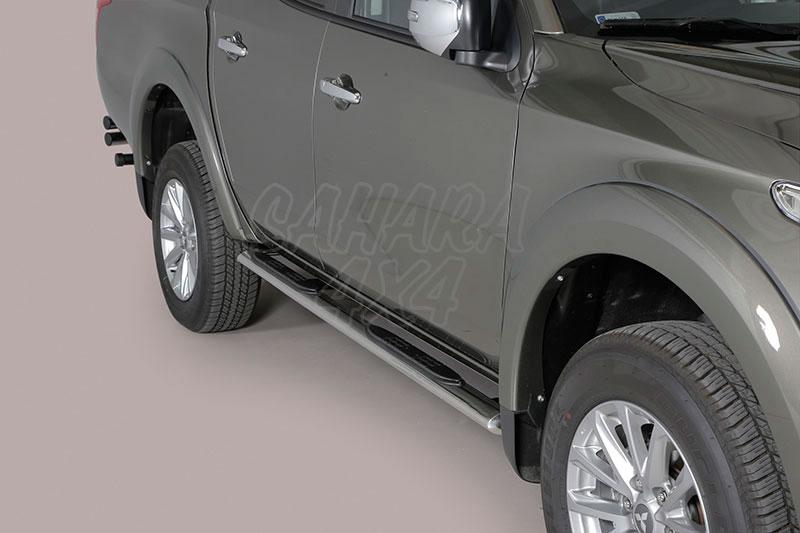 Pareja de estribos en tubo inox, seccin oval, con pisantes para Fiat Fullback 2016-