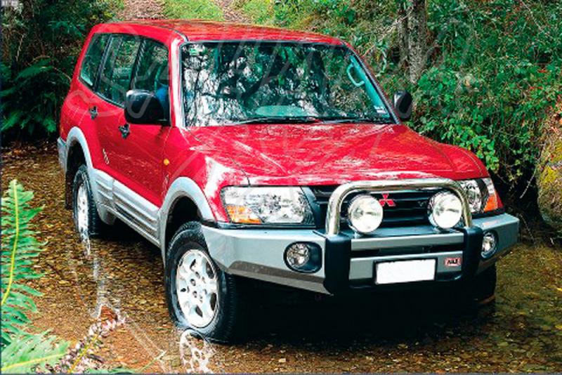 ARB Front Sahara Bar Mitsubishi Pajero From 2000 - The headlights are not included.