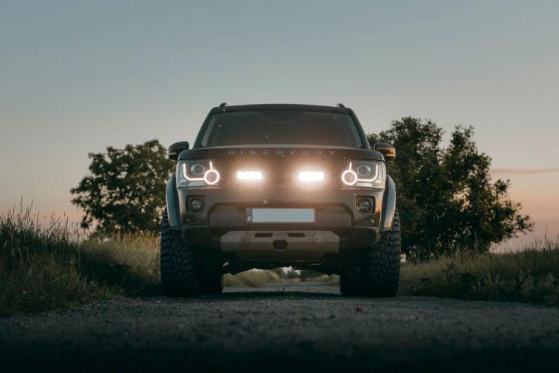 Land Rover Discovery4 (2014+) Grille Kit Triple-R 750  - Pair of led lights and hardware