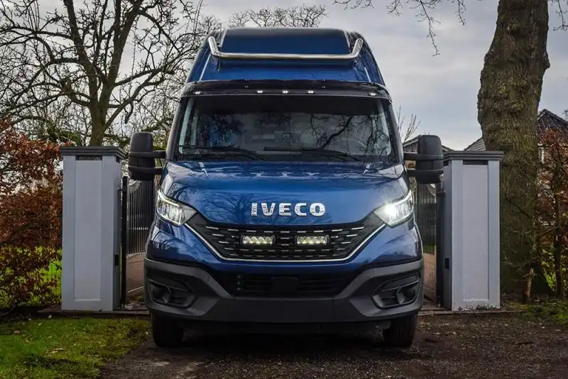 Iveco Daily (2019-2021) Grille Kit Triple-R 750 - Pair of led lights and hardware