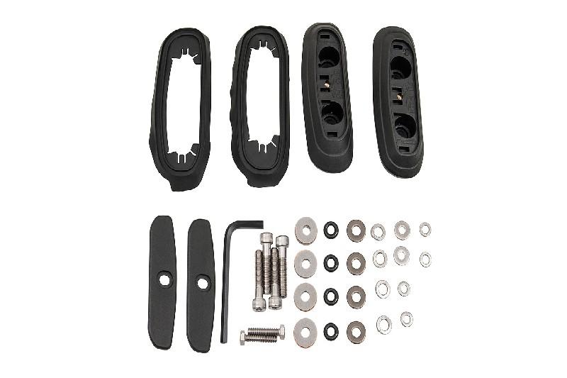 Kit Base Toyota J200 (x 2) delantero - Los kits RCP Base se utilizan con la gama de sistemas de portaequipajes RC y RV de Rhino-Rack. El kit consta de almohadillas moldeadas y otros componentes diversos que se fijan a los puntos de montaje fijos en el techo de su vehculo.