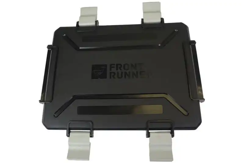 Tapa para caja Wolf Pack Pro - de Front Runner - Esta tapa para caja Wolf Pack Pro resistente a los impactos se ha diseado para maximizar el espacio de almacenamiento apilando una caja de carga sobre la otra. Se han probado en las condiciones ms duras, lo que las convierte en el compaero perfecto para expediciones dentro del vehculo o en la baca portaequipajes del techo.